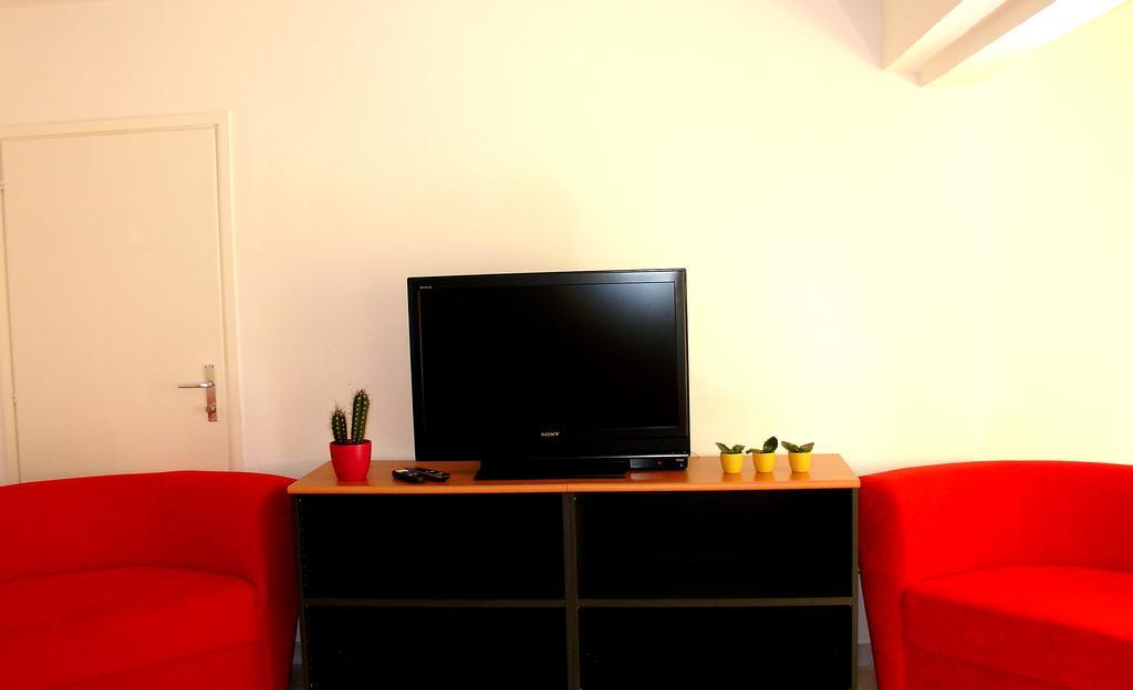 Hostel Amfora Фажана Экстерьер фото